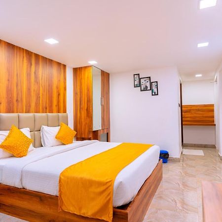 Calangute Castle Hotel Bardez Exterior photo